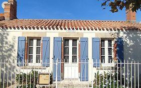 Villa maraichine rénovée, grand jardin et wifi, entre Plage et Marché